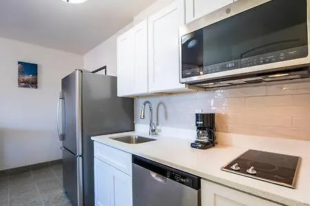 Apartment Vistas 201- Modern 1bd Great Location *