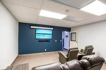 Vistas 201- Modern 1bd Great Location Apartment