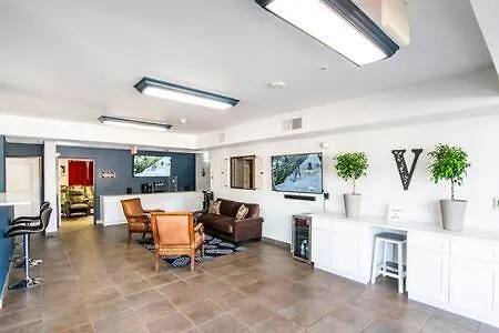 Vistas 201- Modern 1bd Great Location Apartment